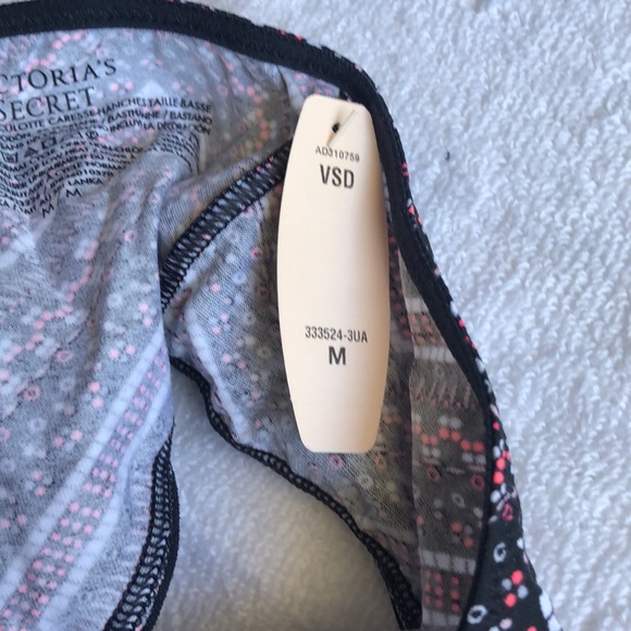 NWT Victoria’s Secret Low Rise Hiphugger panty. Cutouts on back. Limited edition - Picture 8 of 8